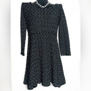 Max Studio Black and White Long Sleeve Dress